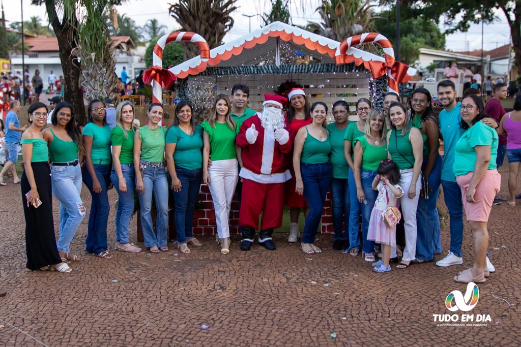 Capinópolis, Minas Gerais. As festividades de Natal continuam em Capinópolis. No último sábado (16.Dez.23), o Papai Noel levou brinquedos e muitos abraços às crianças.