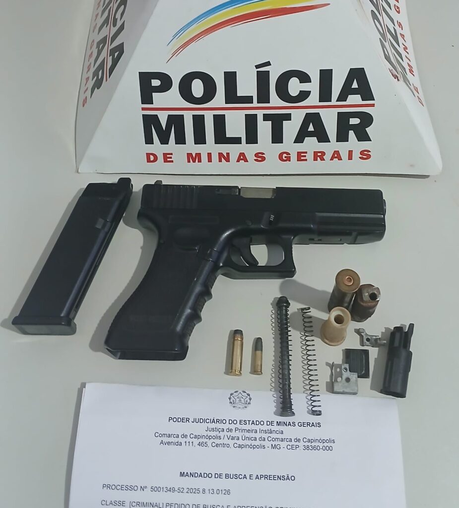 POLÍCIA MILITAR CUMPRE MANDADO DE BUSCA E APREENSÃO E LOCALIZA MUNIÇÕES E RÉPLICA DE ARMA DE FOGO EM CAPINÓPOLIS