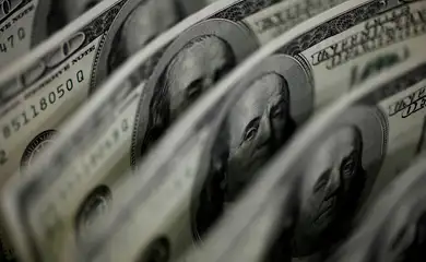 Bolsa bate recorde e dólar cai para R$ 5,17 com fim de tarifaço