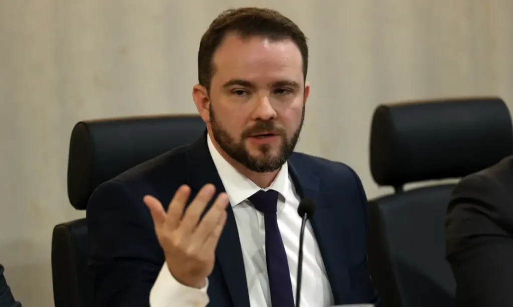  Governo Federal propõe subsídio de R$ 1,20 para segurar preço do diesel